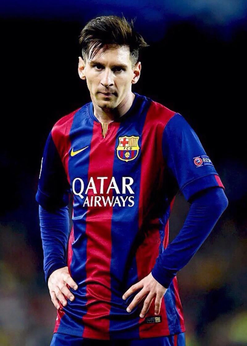 以全新视角回顾AC米兰对阵罗马的比赛📽️🔴⚫（从不同角度重温AC米兰与罗马的较量📽️🔴⚫）