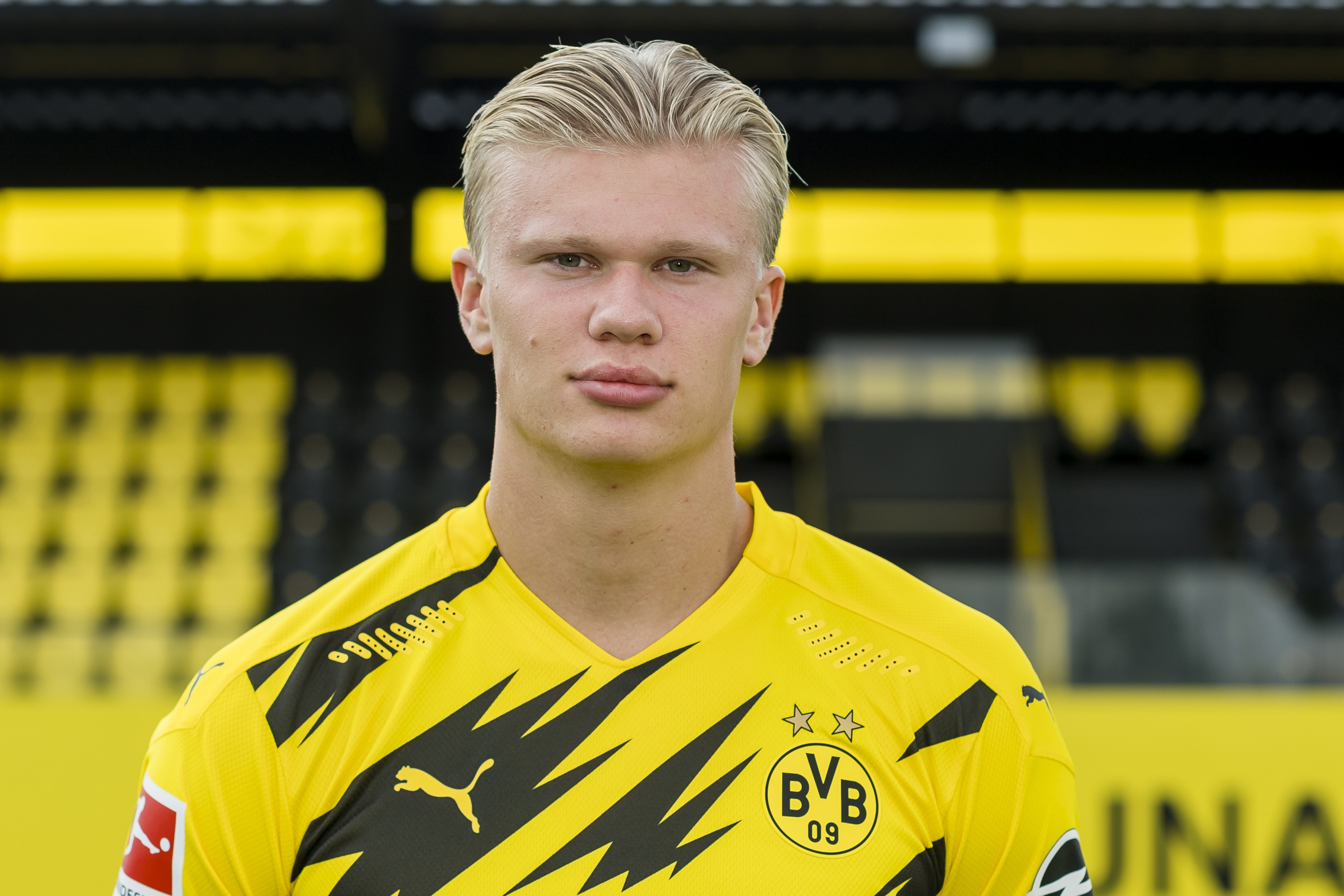 曼晚：多古和达洛特撑不起来曼联左路，俱乐部冬窗可能有动作（曼晚：多古与达洛特难担曼联左路重任，俱乐部冬窗或将出手）