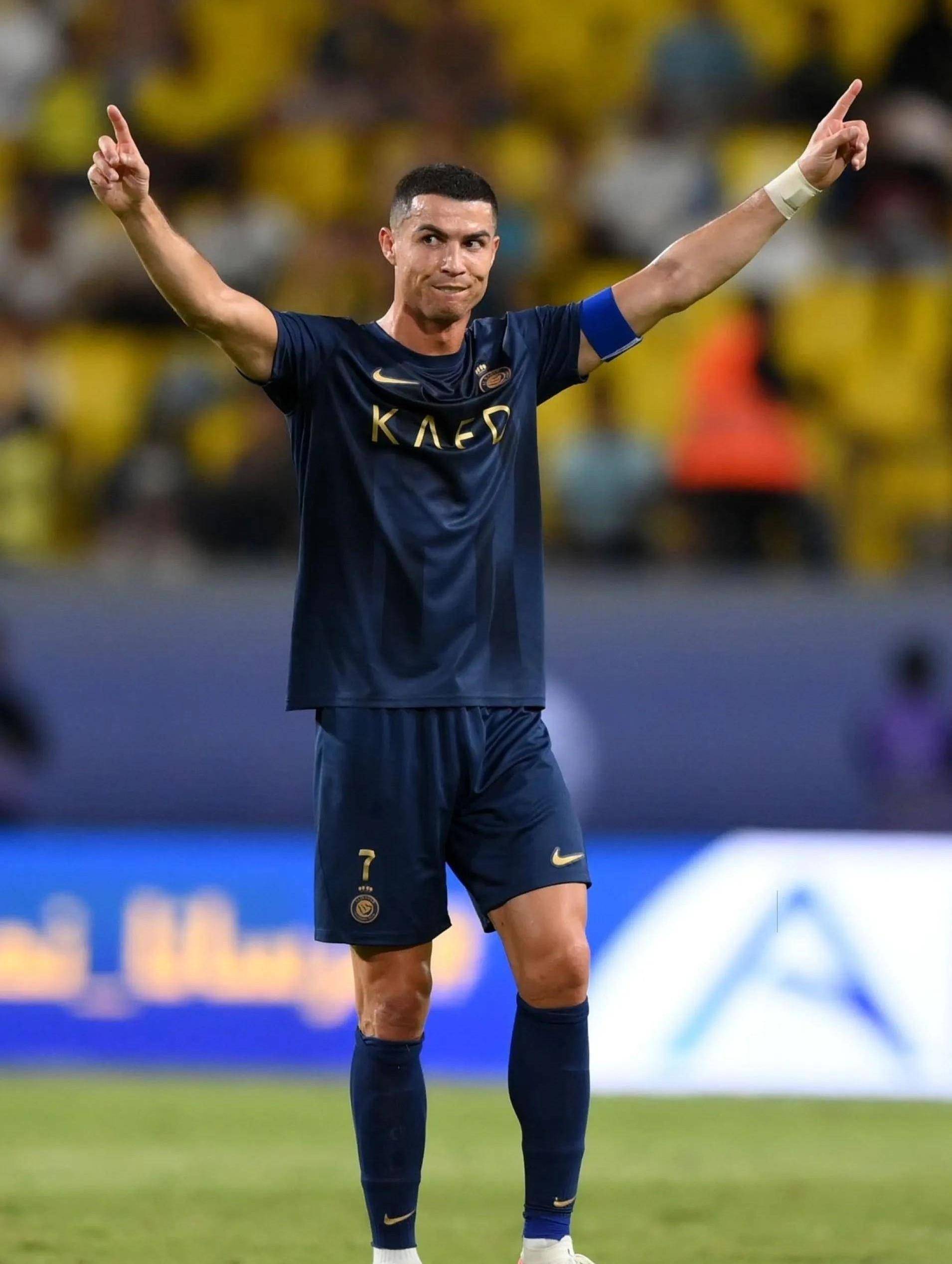 篮球勇士球员三分纪录被打破，全场致敬（勇士球员三分纪录遭刷新，全场起立致敬）