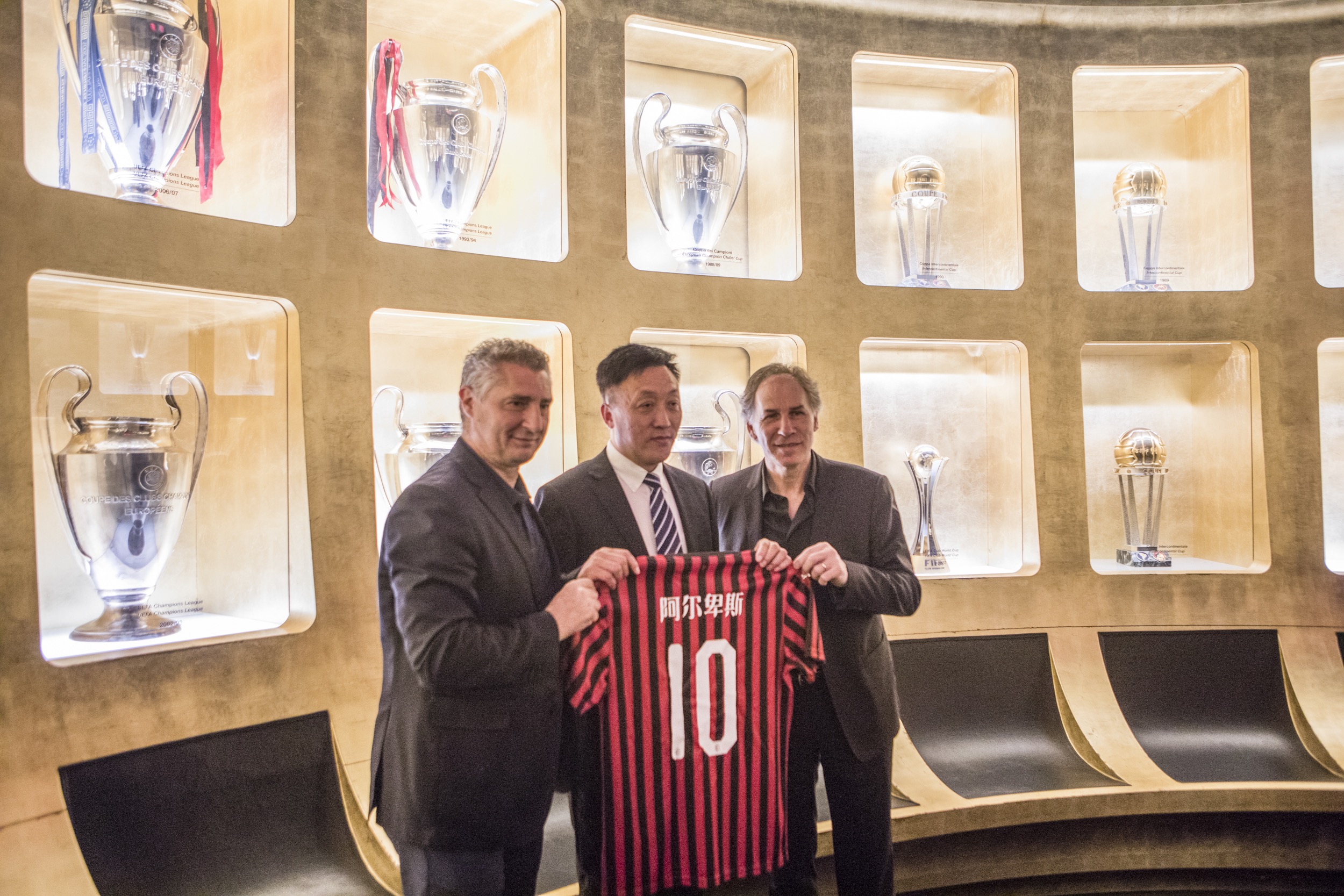 梅西：我向瓜迪奥拉学习到了很多，他改变了整个英超的踢法（梅西称从瓜迪奥拉受益良多：他革新了英超踢法）