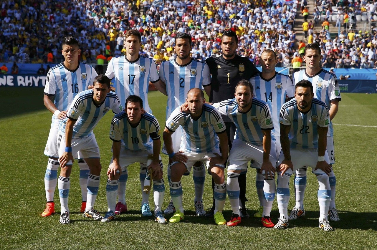 翻修球场，“连滚带爬”为的是“从从容容”（球场翻修：此刻忙乱，只为日后从容）